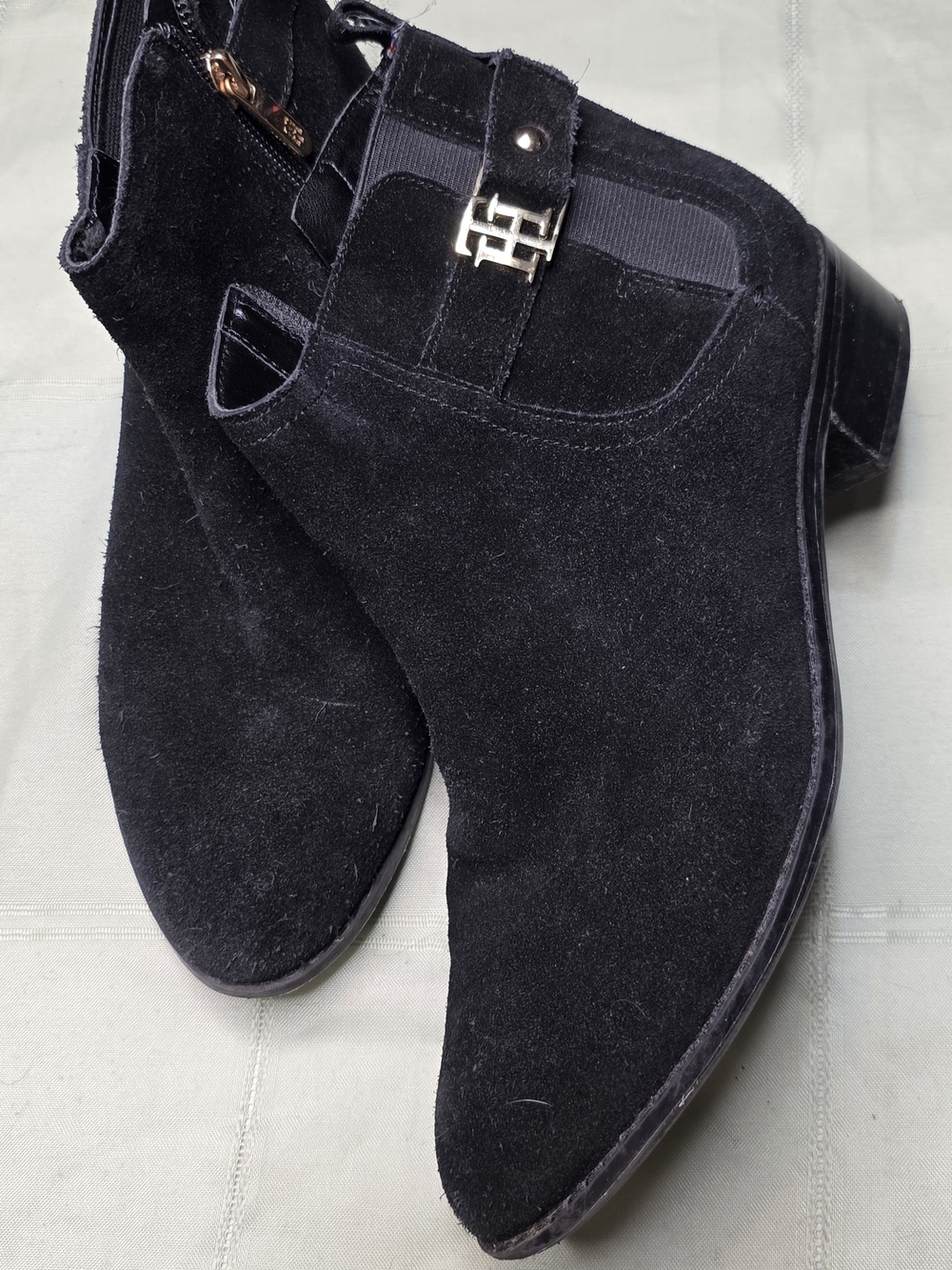 Tommy Hilfiger Black Suede Ankle Booties Gold TH Logo Hardware 9.5M
